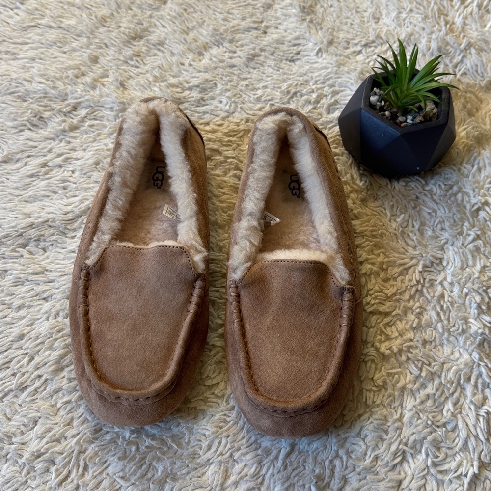 UGG Ansley  suede wool-lined moccasin slipper size 9